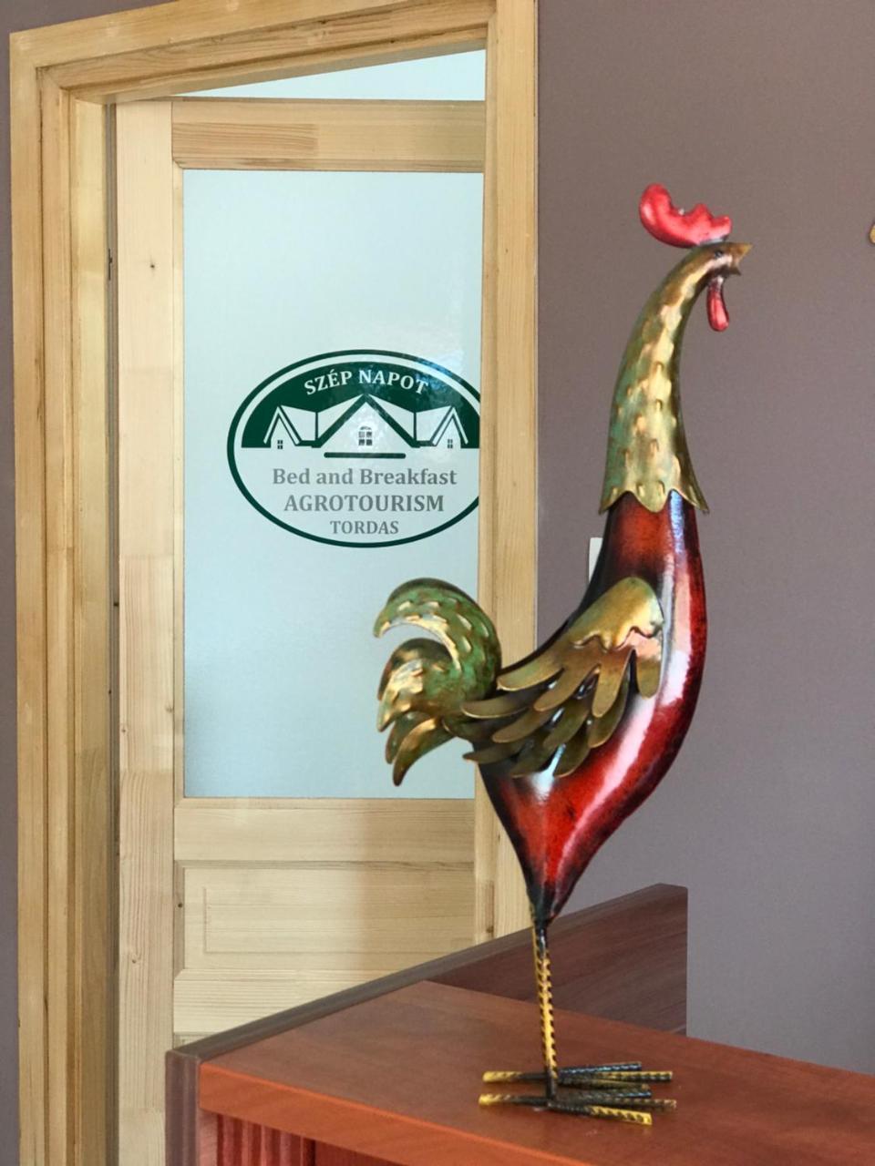 Hotel Szép Napot Vendégház à Tordas Extérieur photo